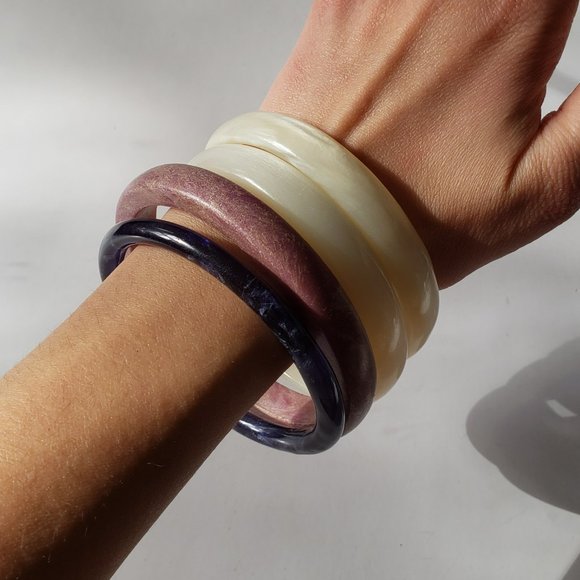 4 Vintage Bangle Bracelets - Picture 1 of 7